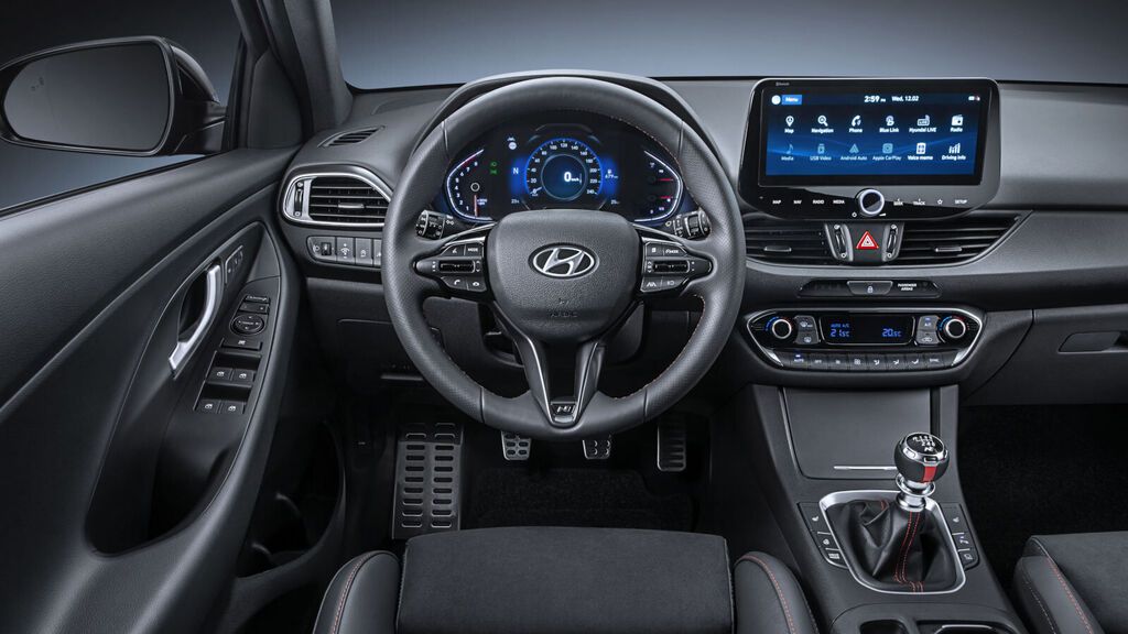 El interior del i30 es agradable, moderno y tecnológico