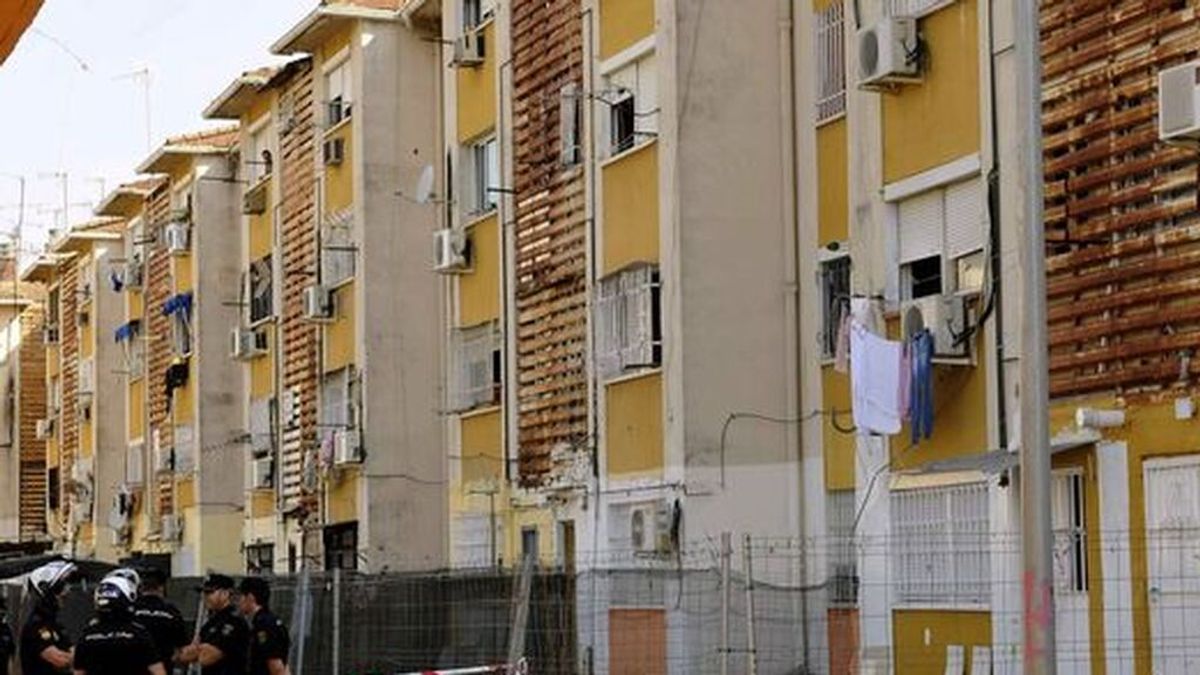 'Chabolismo vertical' y asentamientos ilegales: ¿cuáles son los barrios más peligrosos de España?