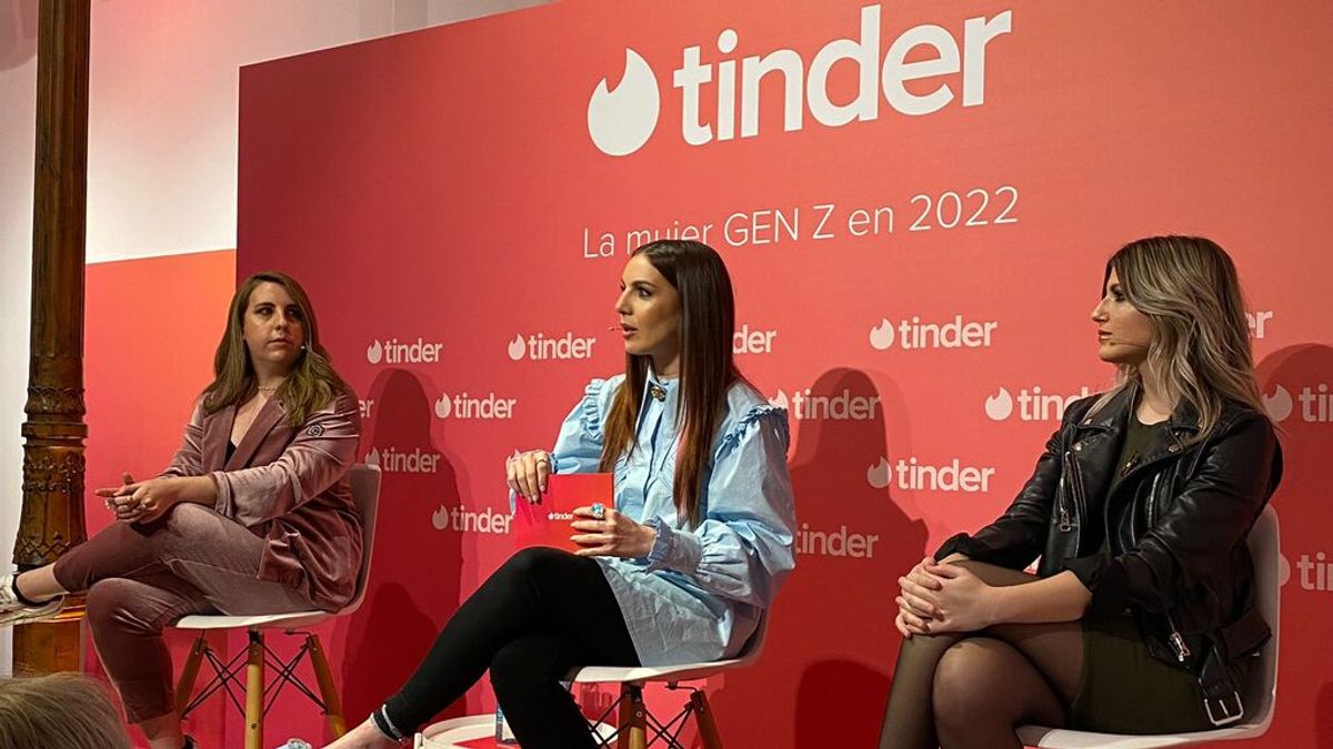 Inés Hernand, Carolina Iglesias y Paula Púa tratan de definir a la mujer de la generación Z de la mano de Tinder