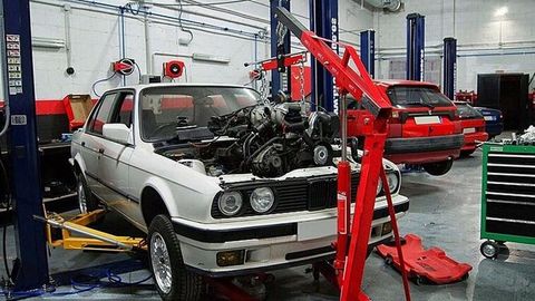 Retrofit: la moda que gana adeptos y que te permite tener un coche con etiqueta 0 emisiones 3 Motor16 Extracción motor combustión