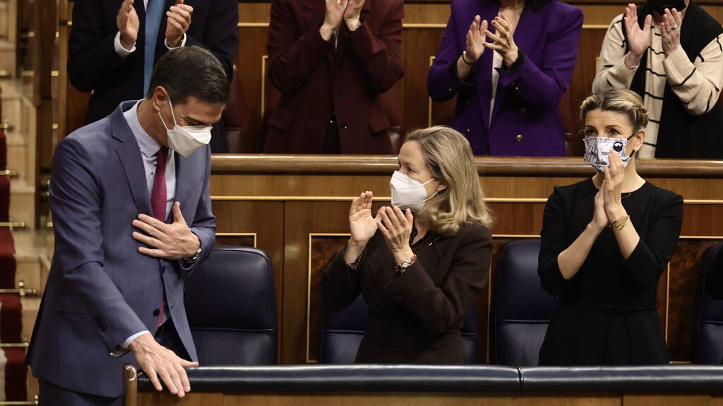 Calviño y Díaz aplauden a Sánchez en el pleno de Ucrania