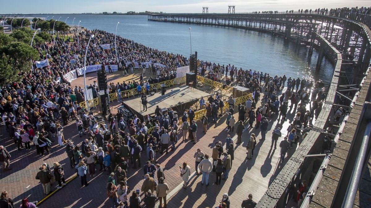 Huelva se manifiesta para denunciar la "falta de infraestructuras" Huelva se manifiesta para denunciar la "falta de infraestructuras"