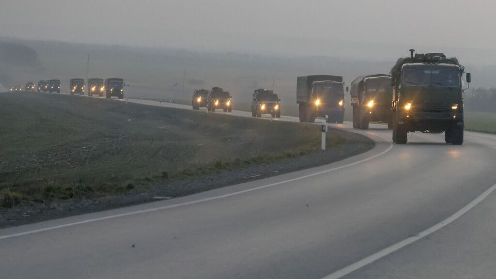 Convoy ruso avanzando hacia Ucrania