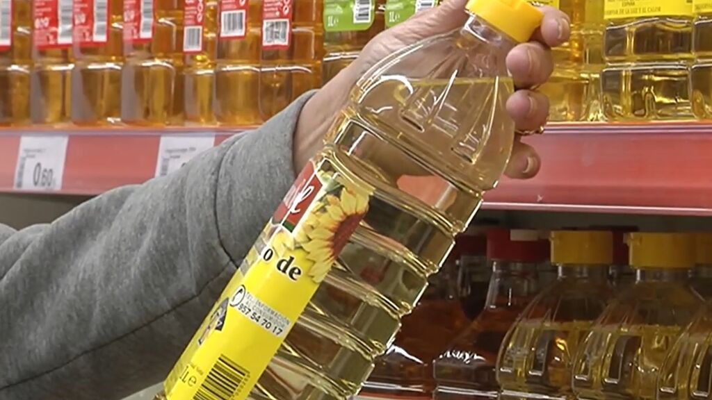 España limita la venta de aceite de girasol por "demanda anómala" por la guerra de Ucrania