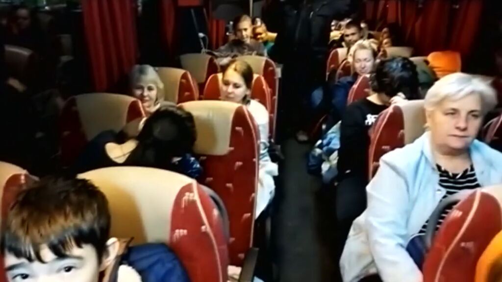 Un autobús con 52 personas de familias ucranianas viaja ya hacia Valencia