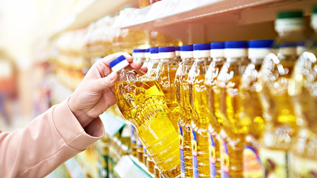Supermercados españoles limitan la venta de aceite de girasol por la guerra en Ucrania
