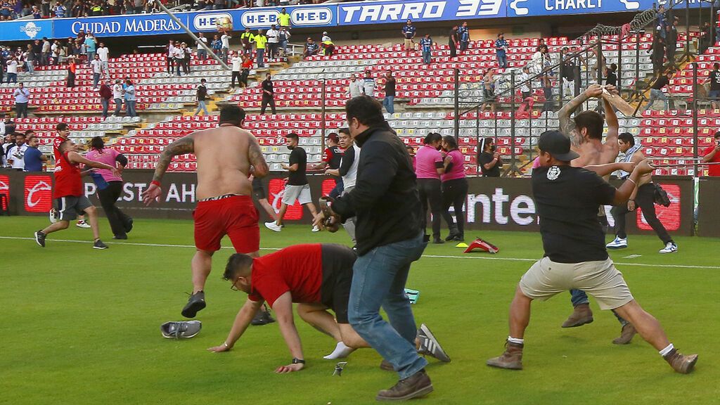 Una batalla campal entre hinchas de fútbol deja al menos 22 heridos en México