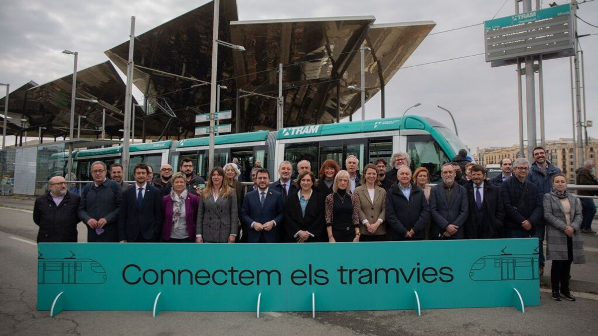 Colau y Aragonès celebran las obras por la unión del tranvía: "El sentido común se abre paso"