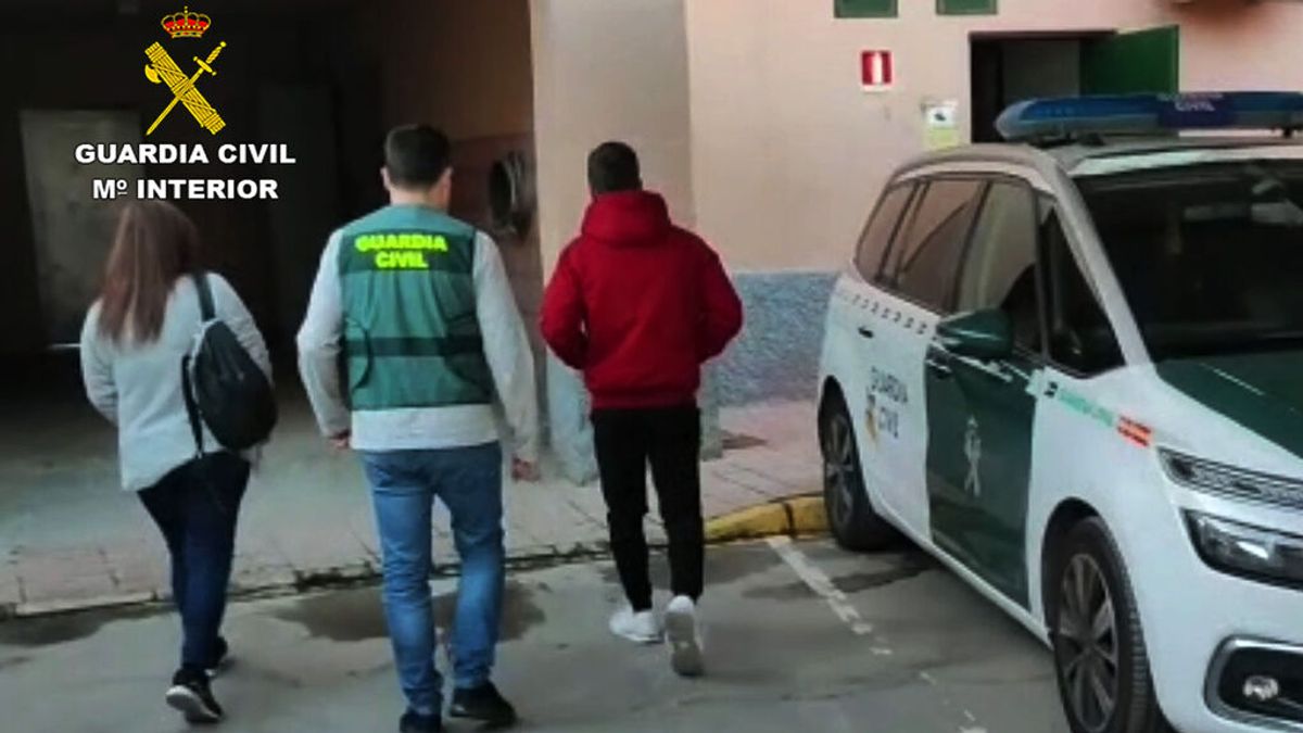Desmantelado un grupo por presuntas estafas online, con tres detenidos en Valencia Desmantelado un grupo por presuntas estafas online, con tres detenidos en Valencia