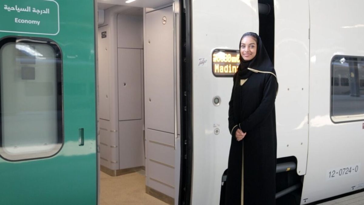 Las mujeres quieren ser maquinistas de Renfe en Arabia Saudí:  28.000 solicitudes para 30 plazas