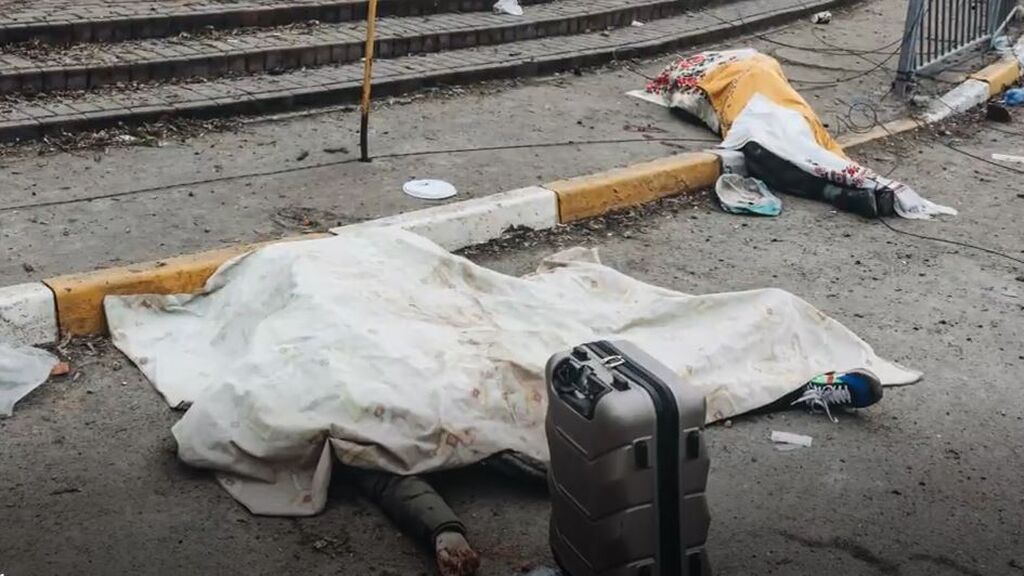 La familia con la maleta que murió bajo las balas rusas en plena huida de Kiev
