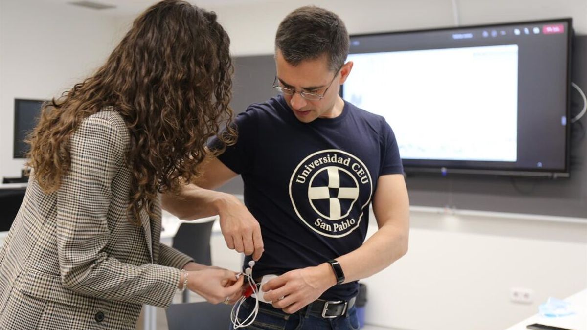 Una estudiante Sevilla crea una camiseta para diagnosticar enfermedades cardiovasculares