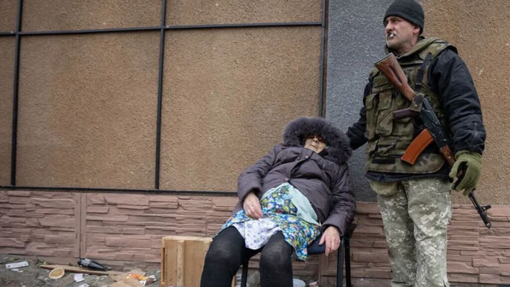 Rusia pone minas en los corredores humanitarios por donde huyen los ucranianos, según la Cruz Roja Internacional