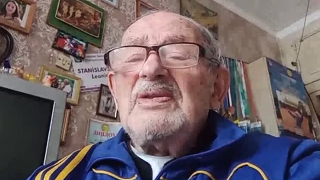 El tenista de 97 años que peloteó con Nadal elige quedarse en zona de guerra en Ucrania
