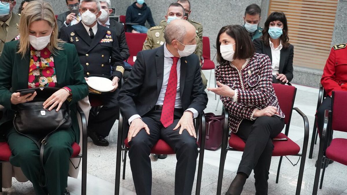 El portavoz del Gobierno Vasco, Josu Erkoreka, y la consejera Beatriz Artolazabal El portavoz del Gobierno Vasco, Josu Erkoreka, y la consejera Beatriz Artolazabal