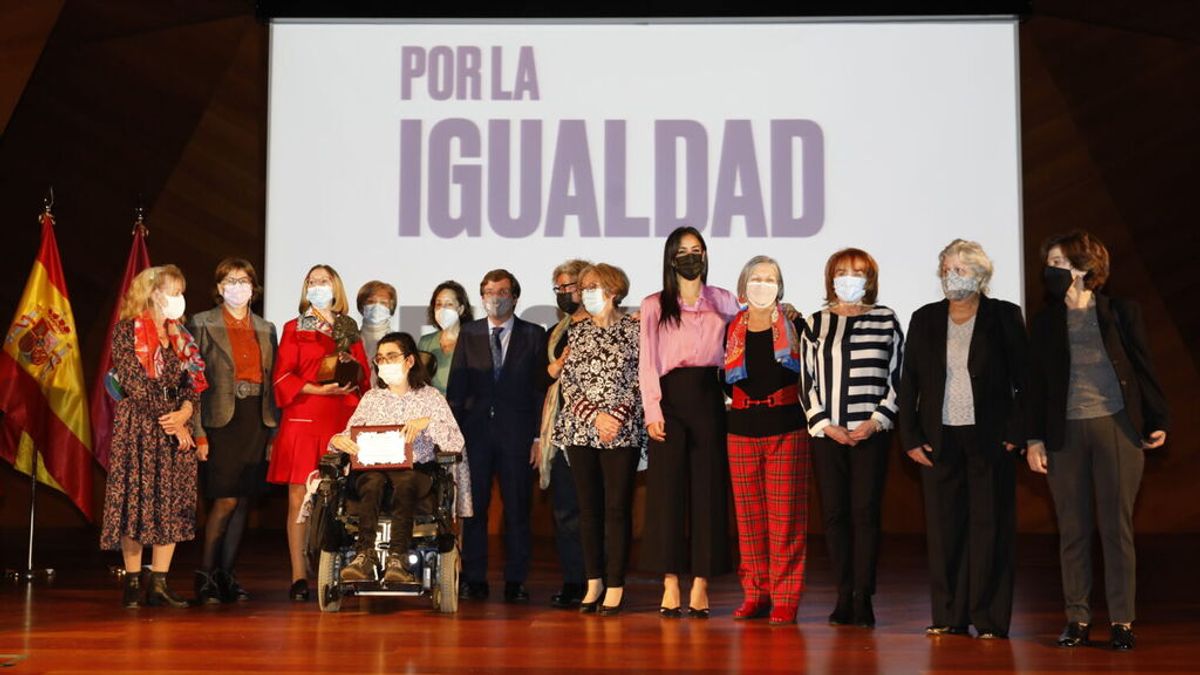 Las mujeres policías pioneras de Madrid reciben el premio Clara Campoamor