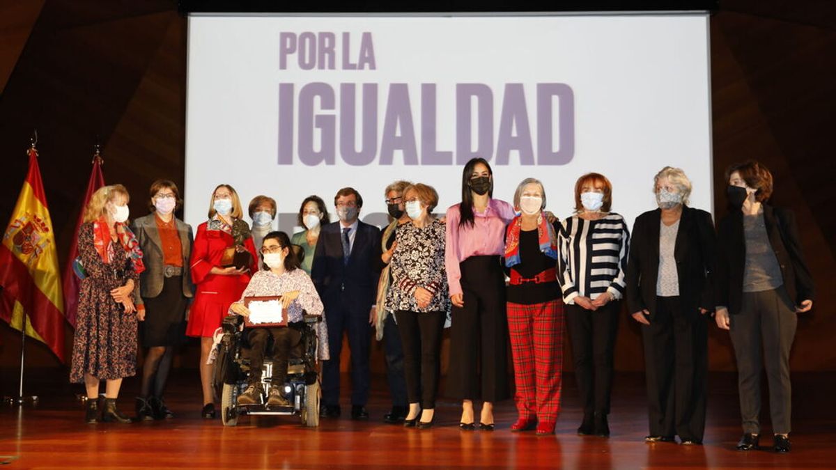 Las mujeres policías pioneras de Madrid reciben el premio Clara Campoamor Las mujeres policías pioneras de Madrid reciben el premio Clara Campoamor