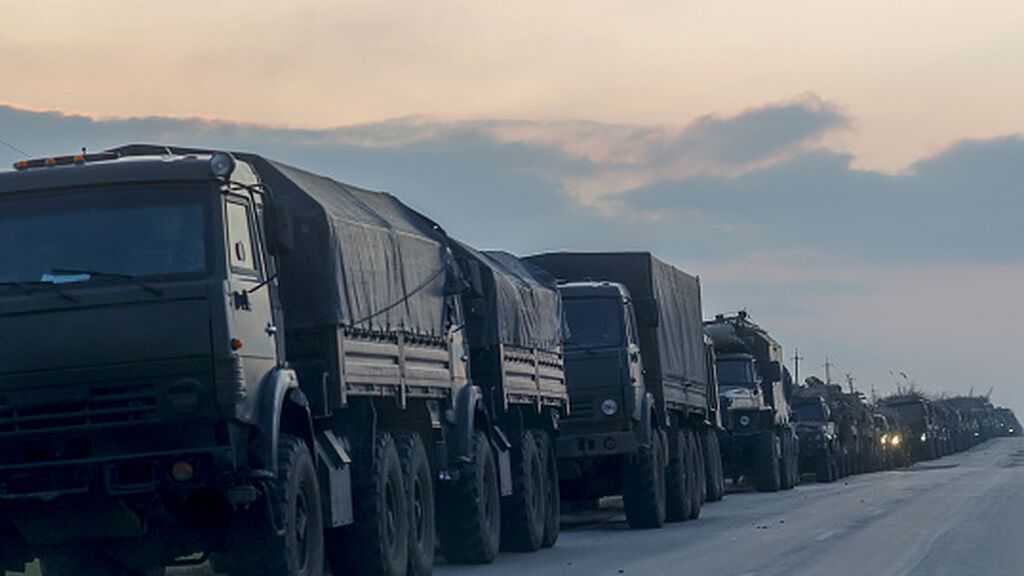 Motivos tácticos o problemas logísticos: por qué el convoy ruso lleva días parado cerca de Kiev