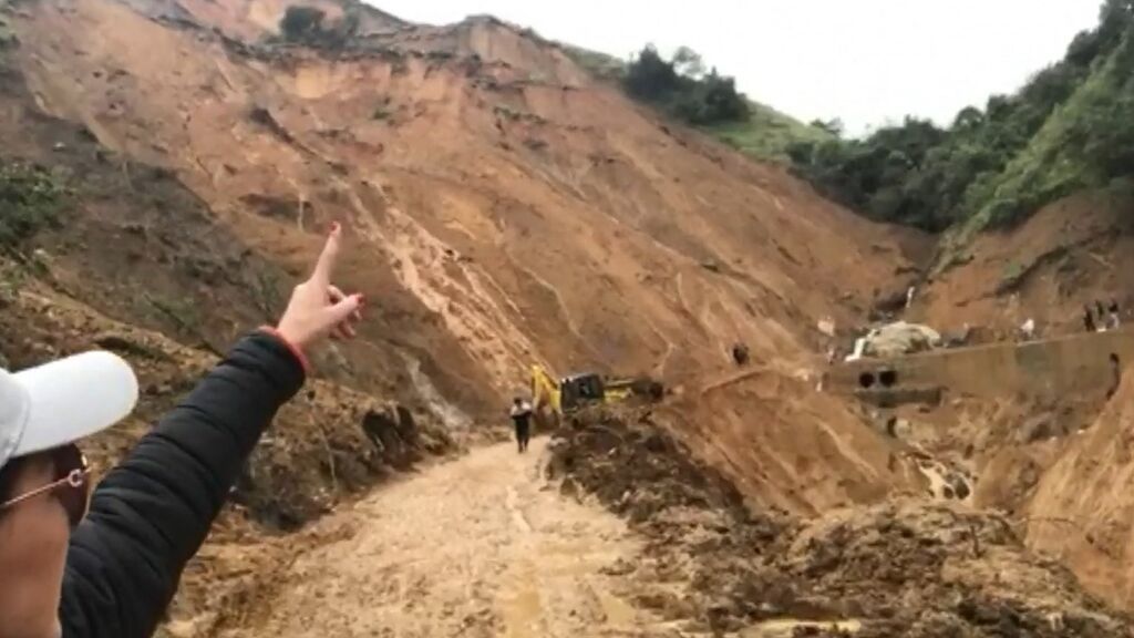 Un operario sobrevive al derrumbe de una montaña: le obligaron a seguir trabajando a pesar del riesgo