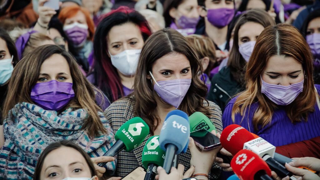 Casi medio Gobierno en la manifestación de la Comisión 8M