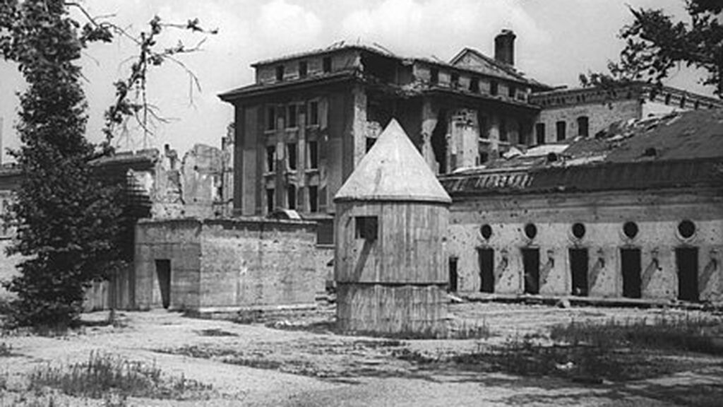 El ‘Führerbunker‘, el refugio que ordenó construir Adolf Hitler al comienzo de su régimen