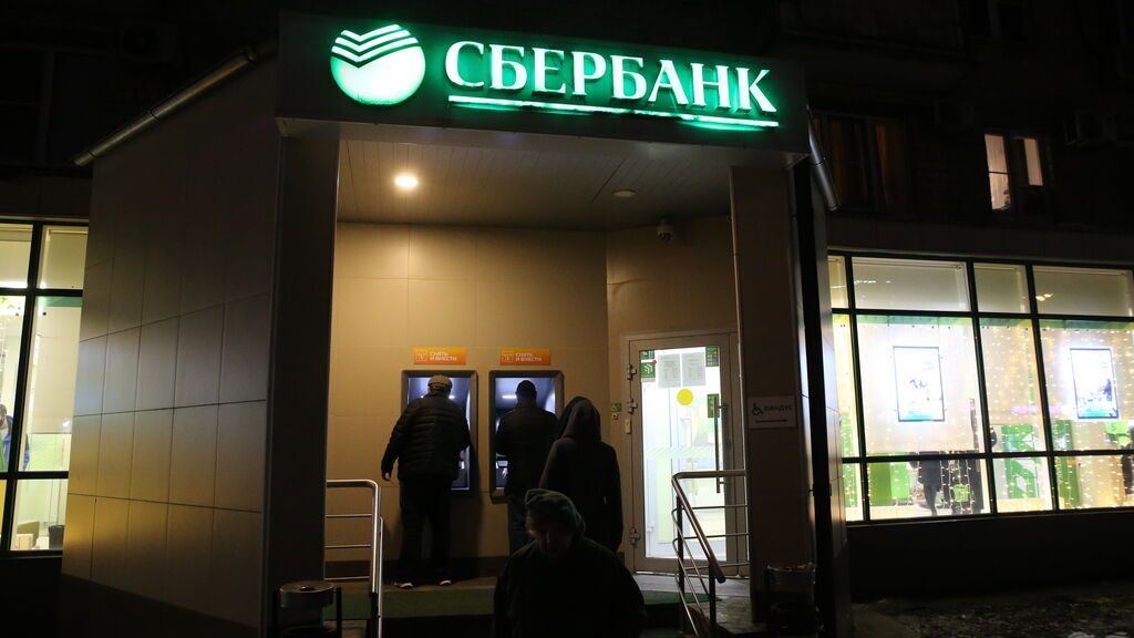 Colas en un banco ruso