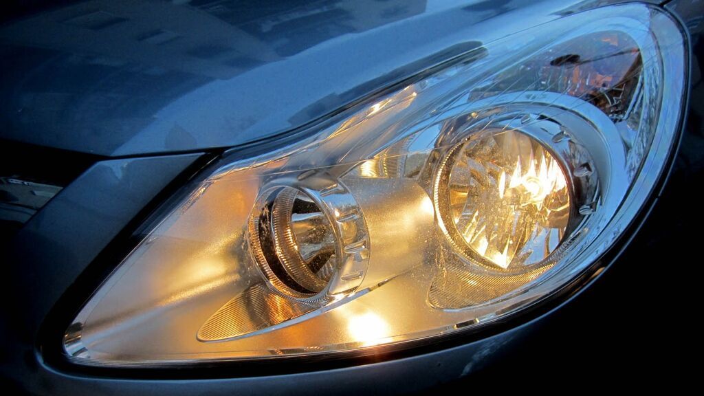 EuropaPress_4299461_faro_coche