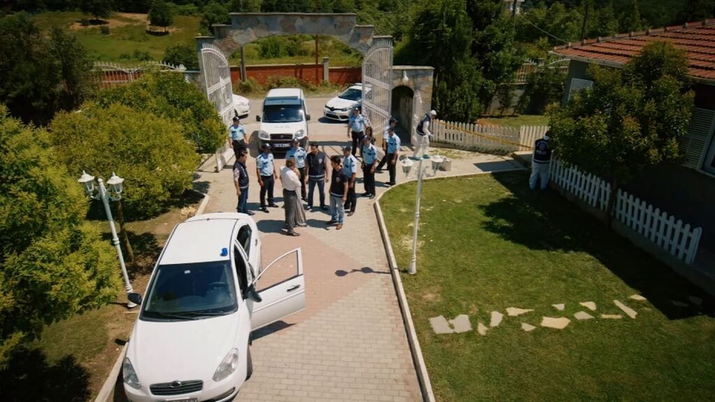 La policía busca el cuerpo de Yusuf en casa de Mehmet Emir