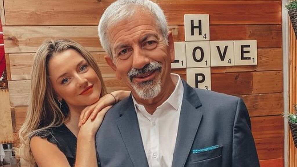 Yulia, con Carlos Sobera en su etapa en 'First Dates'