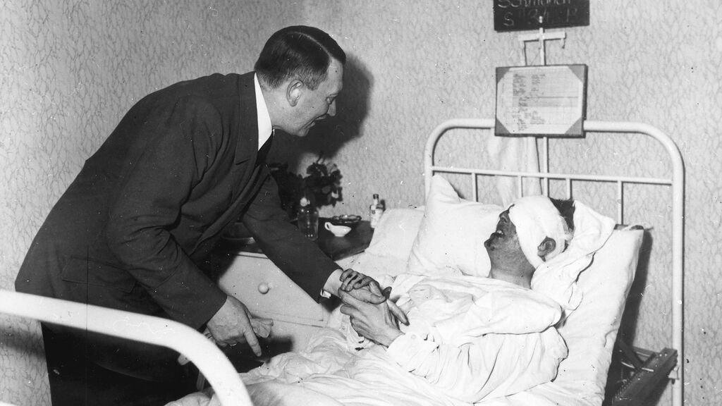 Hitler visita a Rudolf Schmundt