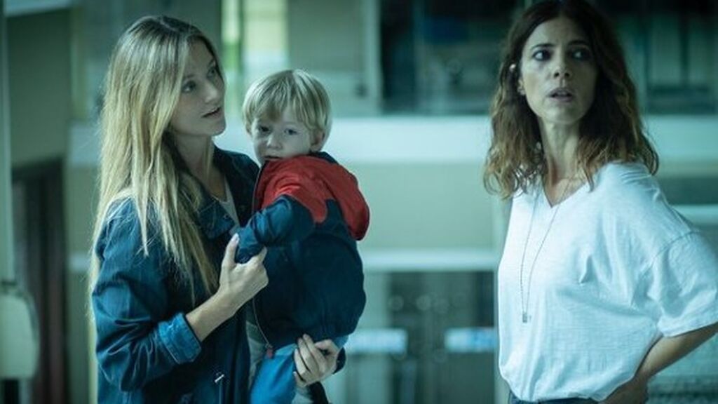 Yulia Demoss, con Maribel Verdú en 'Ana Tramel'