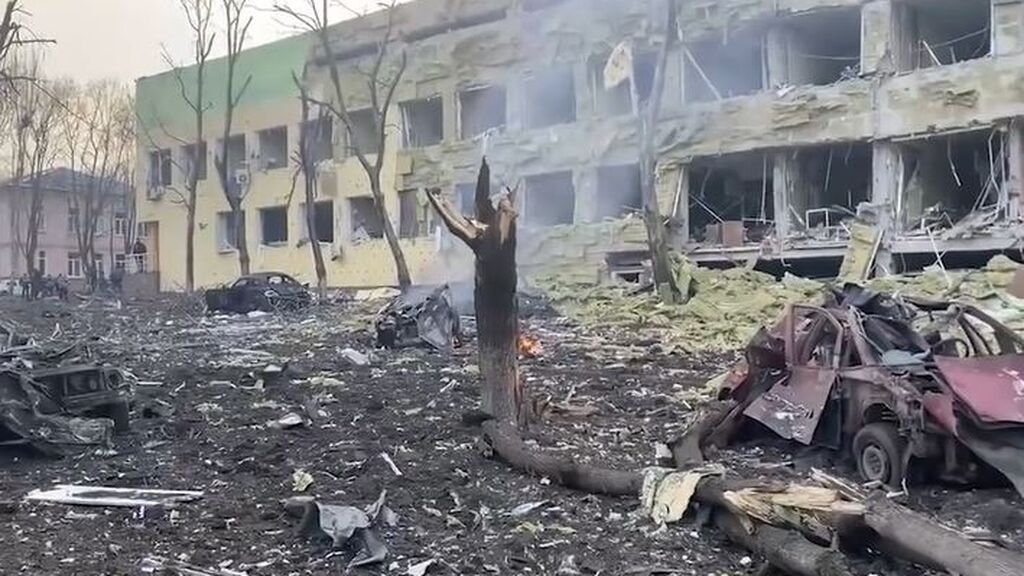 Volodímir Zelenski denuncia el bombardeo de un hospital infantil en Mariúpol