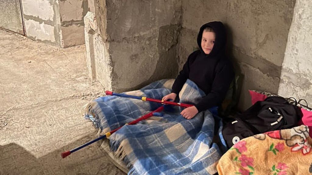 Kostya, el niño ucraniano operado de un tumor en Navarra que trata de sobrevivir a la guerra viviendo en un búnker