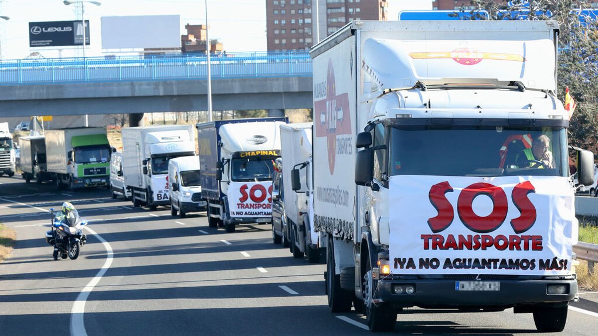 Los pequeños transportistas van a la huelga desde el lunes y alertan de la quiebra por la subida de la gasolina Los pequeños transportistas van a la huelga desde el lunes y alertan de la quiebra por la subida de la gasolina