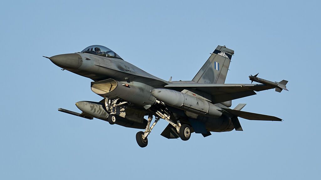 Un avión General Dynamics F-16