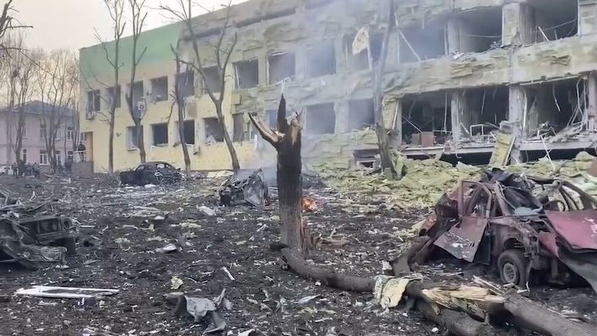 Última hora de la guerra en Ucrania | Rusia bombardea un hospital infantil antes del final del alto al fuego en los corredores humanitarios