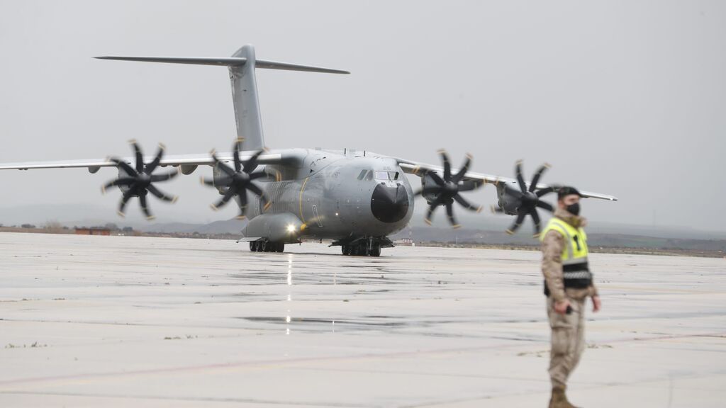 Aterriza el avión con los primeros niños ucranianos enfermos de cáncer en España