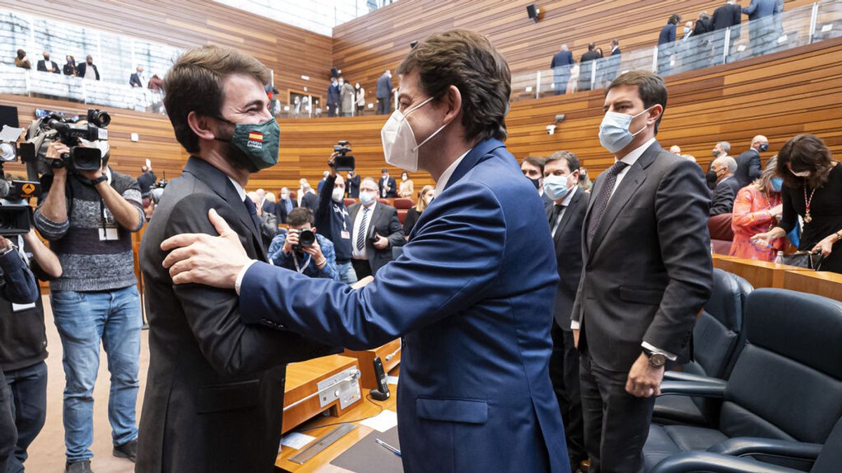 Mañueco y Gallardo celebran el pacto alcanzado en Castilla y León entre PP y Vox Mañueco y Gallardo celebran el pacto alcanzado en Castilla y León entre PP y Vox