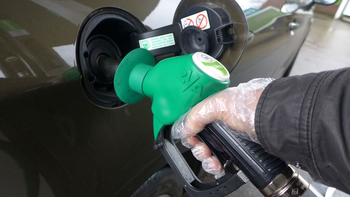 El gasóleo supera los dos euros en más de un centenar de gasolineras El gasóleo supera los dos euros en más de un centenar de gasolineras