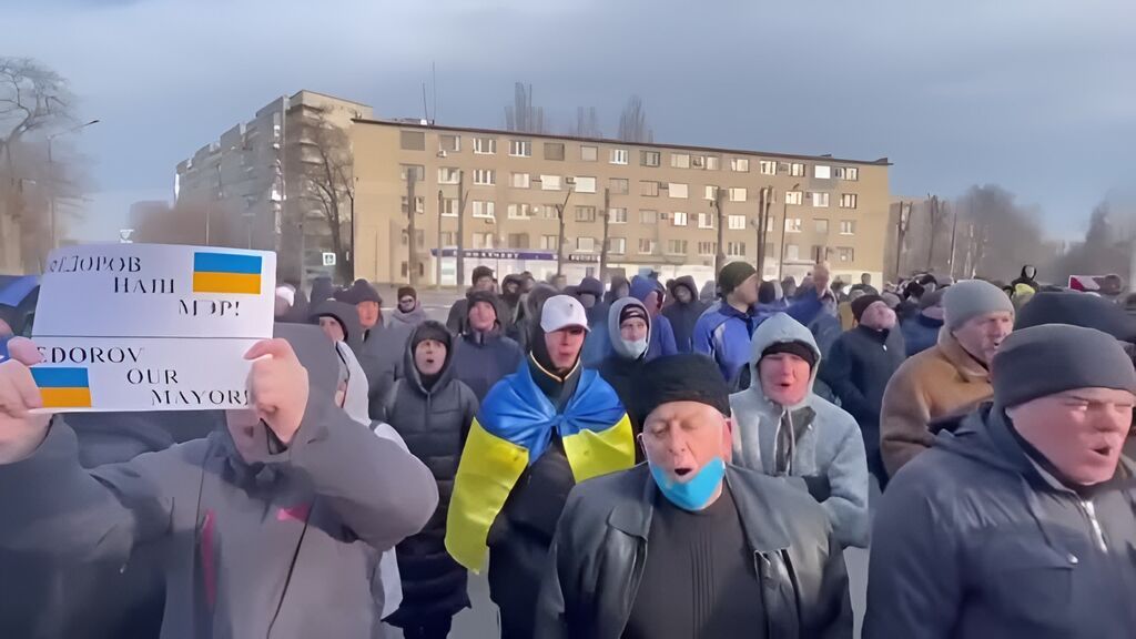 Residentes de Melitópol exigen en las calles a las fuerzas rusas que liberen a su alcalde
