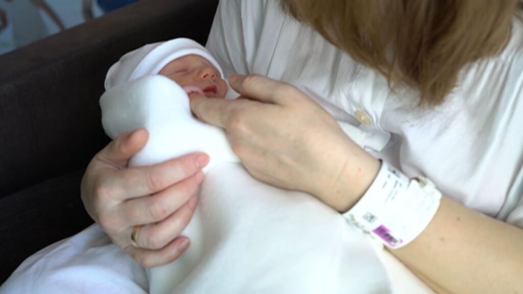 Nace en Dénia el primer bebé de una madre refugiada ucraniana fuera del país tras la invasión rusa