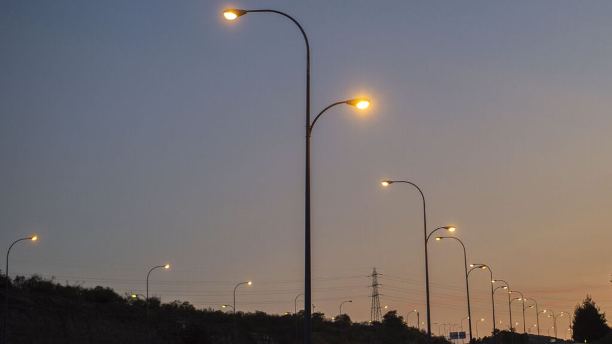 El precio de la luz asciende ligeramente este domingo, pero se mantiene por debajo de los 250 euros /MWh El precio de la luz asciende ligeramente este domingo, pero se mantiene por debajo de los 250 euros /MWh