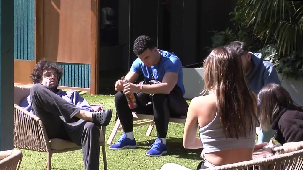 Aburridos con necesidad de música