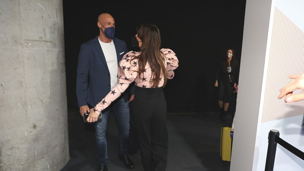 EuropaPress_4308312_sonia_ferrer_prometido_sergio_fontecha_desfile_hannibal_laguna_mercedes