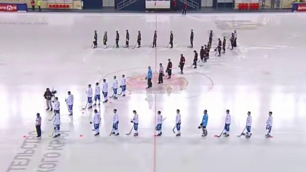 Dos equipos de hockey muestran el apoyo a la invasión rusa a Ucrania formando una Z