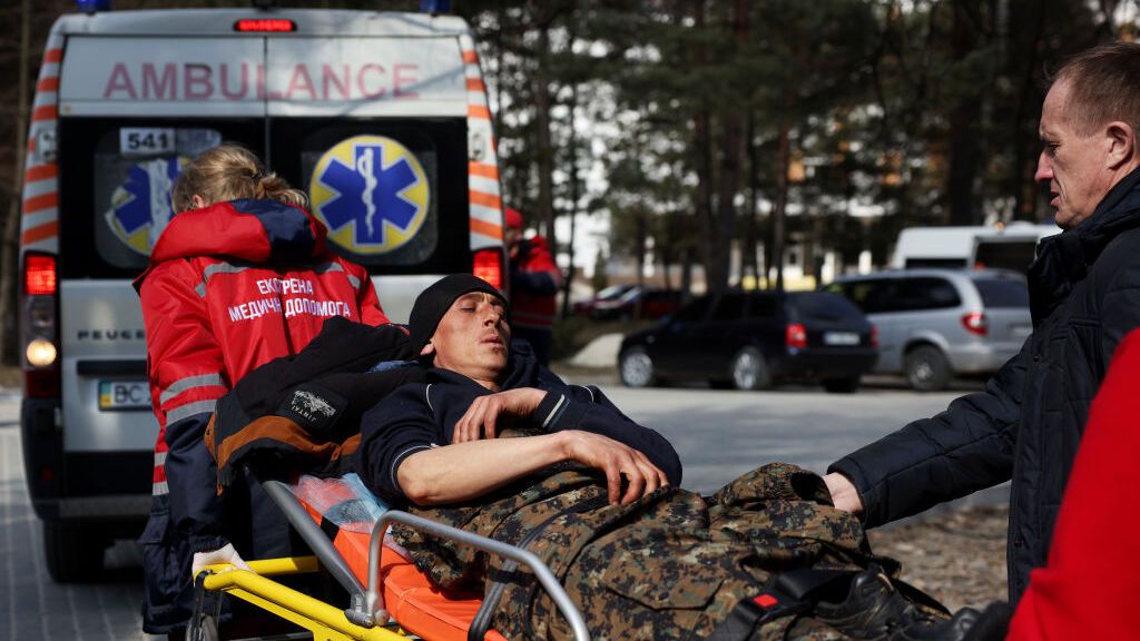Al menos 35 muertos y más de 130 heridos tras un ataque ruso a una base militar a 20 kilómetros de Polonia