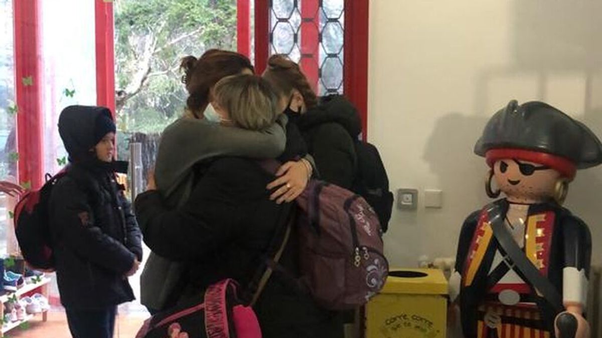 Olena, Victoria y Vladi ya están en Madrid: "Aún no nos creemos que hace tres semanas teníamos casa y ya no tenemos nada" Olena, Victoria y Vladi ya están en Madrid: "Aún no nos creemos que hace tres semanas teníamos casa y ya no tenemos nada"