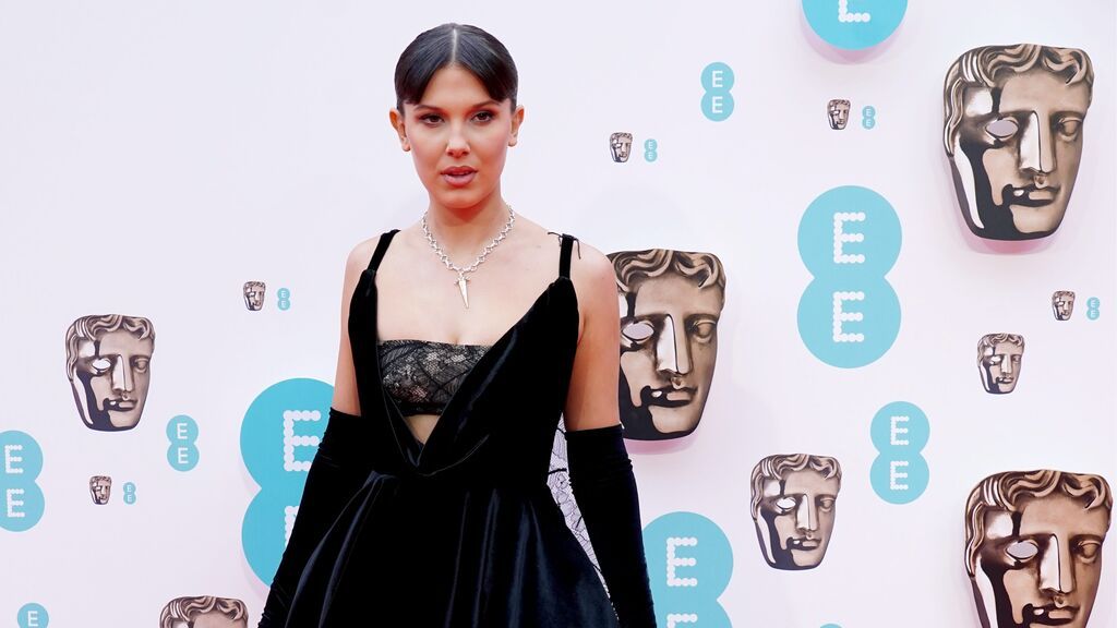 Millie Bobby Brown y su novio Jake, el hijo de Jon Bon Jovi, debutan como pareja en una alfombra roja: la de los premios Bafta