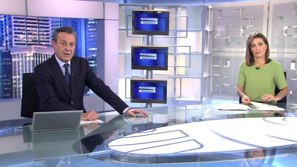 Con José Ribagorda y Ángeles Blanco Informativos Telecinco 2022 Noche 13/03/2022