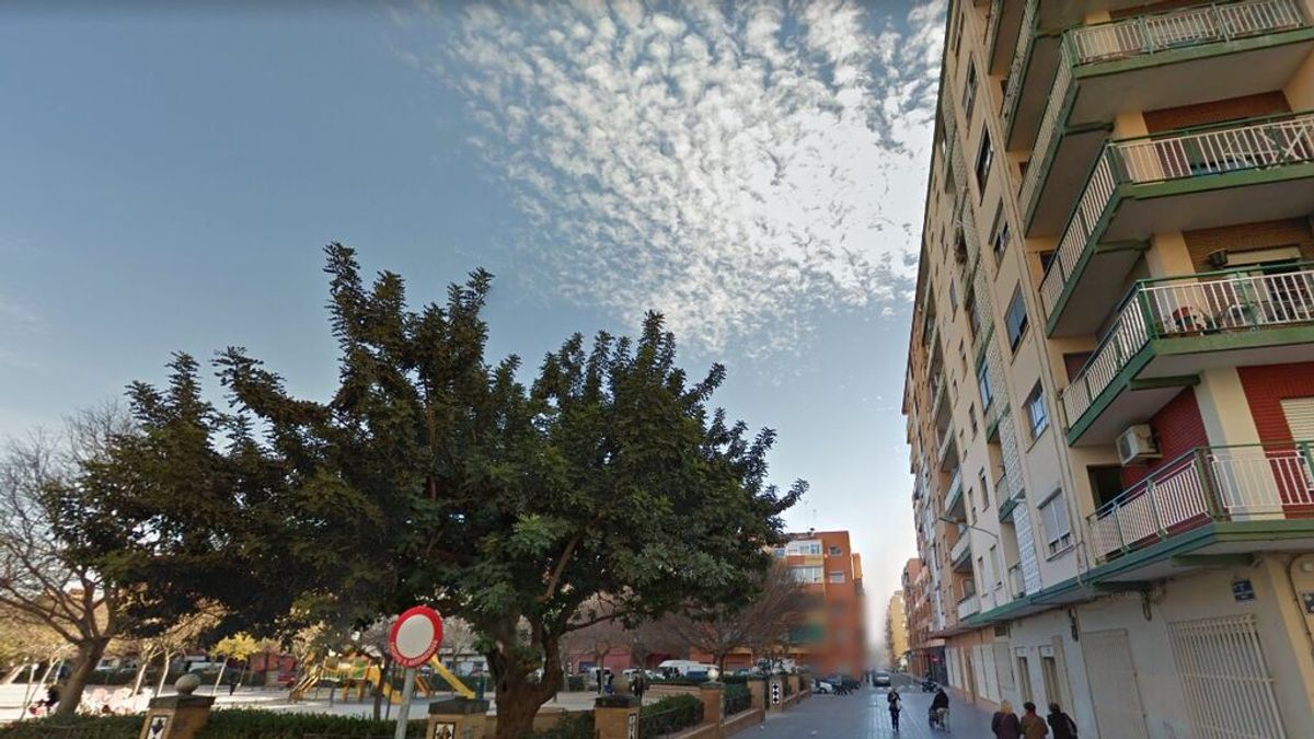 Herido un niño de cinco años tras caerse la ventana de un edificio en Valencia Herido un niño de cinco años tras caerse la ventana de un edificio en Valencia
